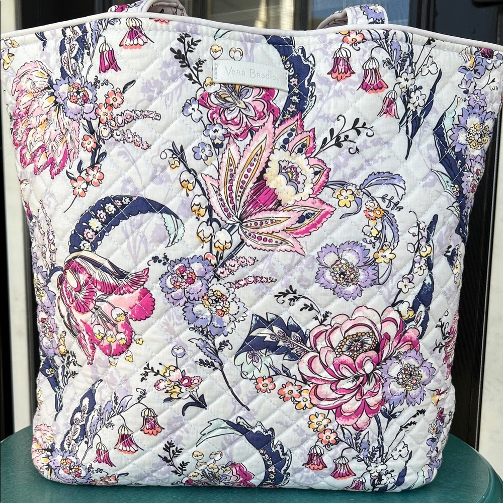 Vera Bradley Tote Bag in Hummingbird Park